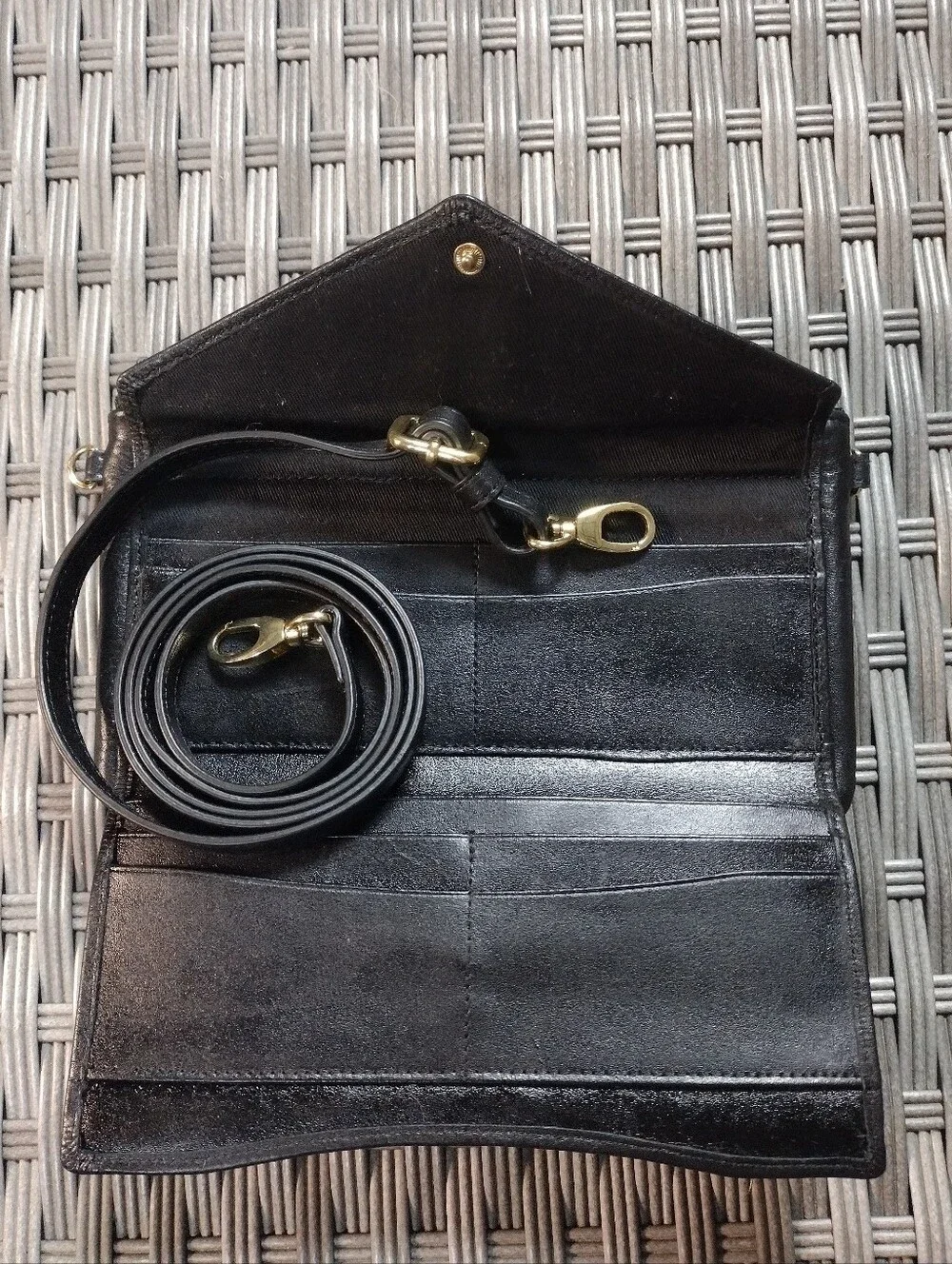 Lodis sleek black